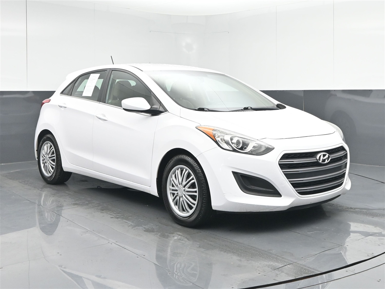 2016 Hyundai Elantra GT Base's photo