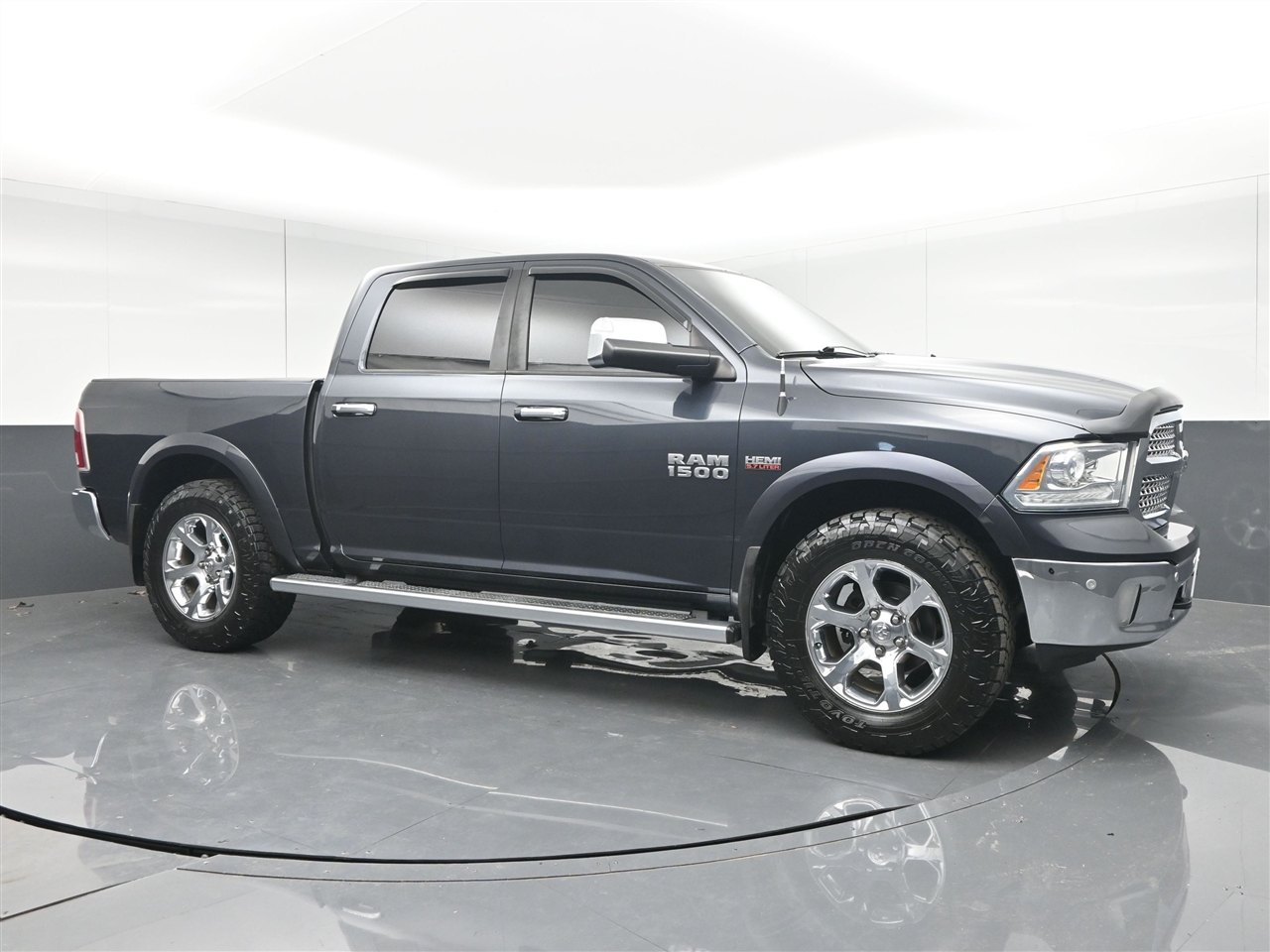 RAM 1500 Laramie Crew Cab SWB 4WD 2016