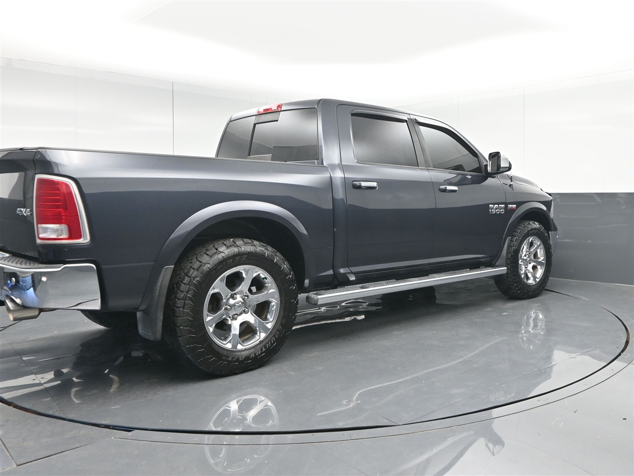 RAM 1500 Laramie Crew Cab SWB 4WD 2016