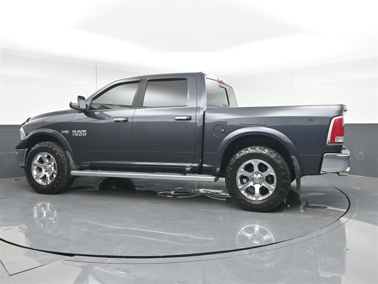 RAM 1500 Laramie Crew Cab SWB 4WD 2016