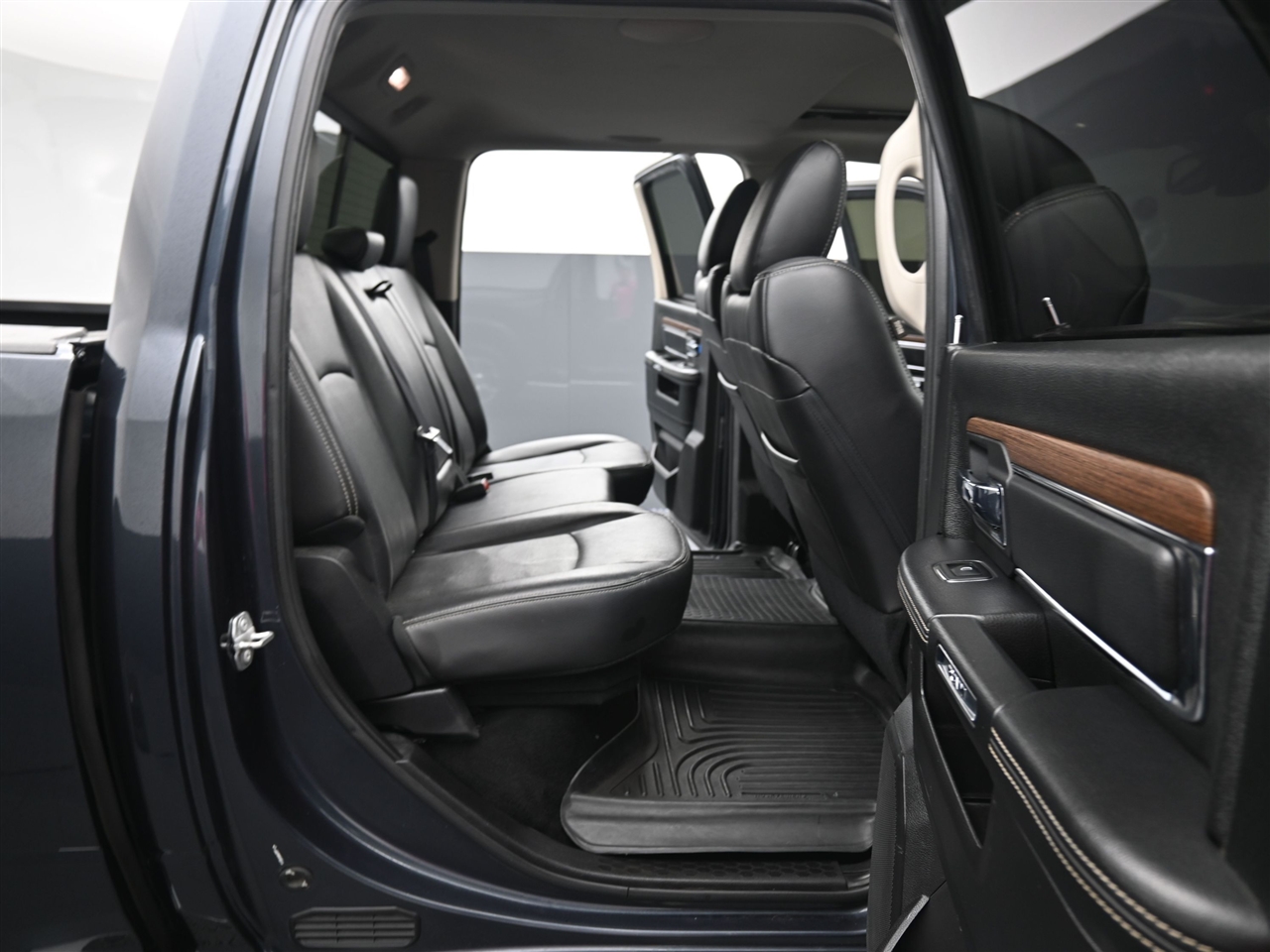 RAM 1500 Laramie Crew Cab SWB 4WD 2016