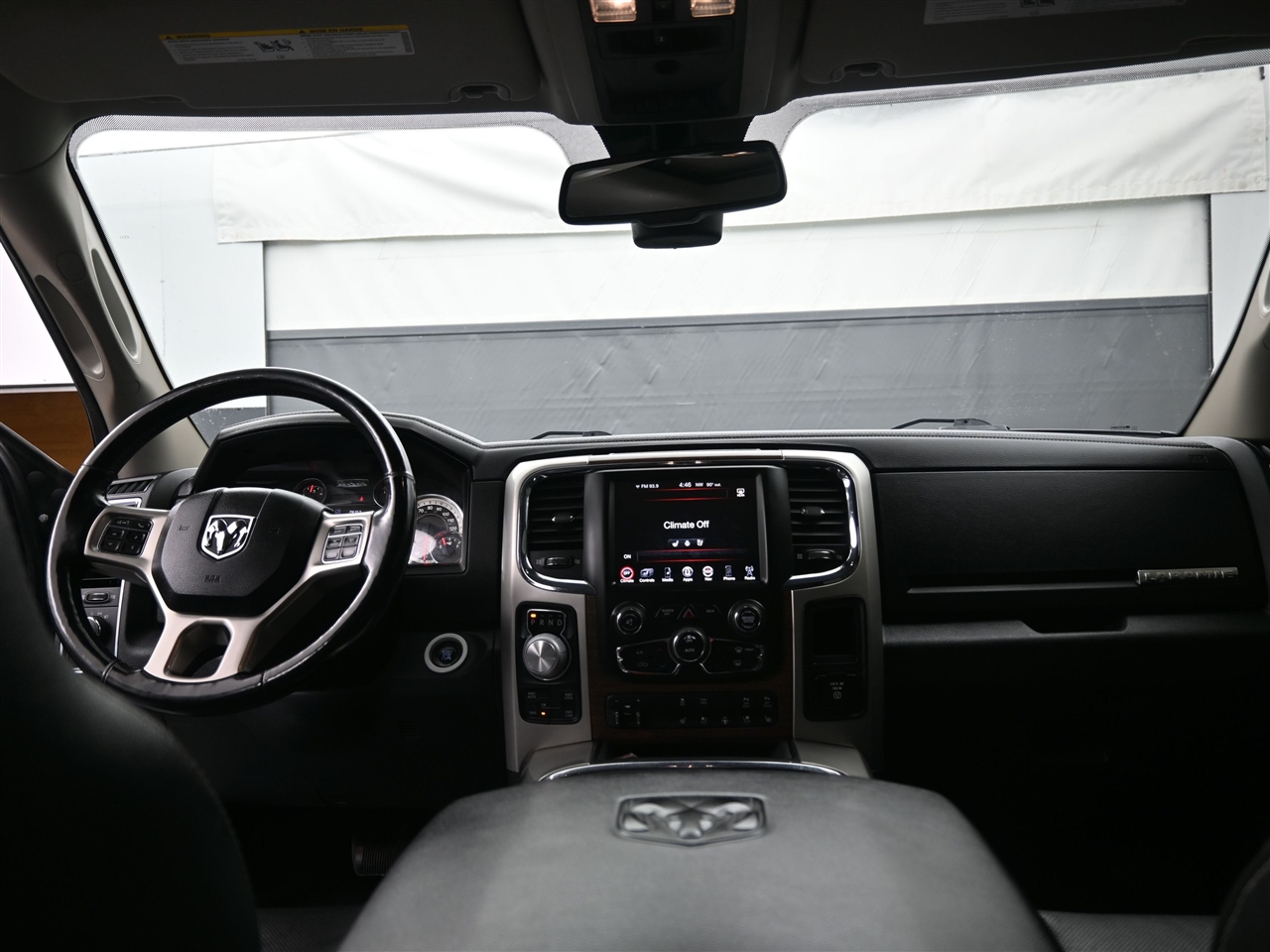 RAM 1500 Laramie Crew Cab SWB 4WD 2016