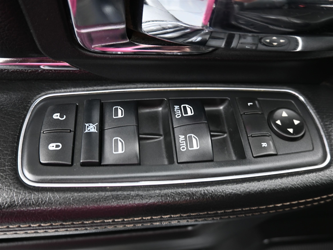 RAM 1500 Laramie Crew Cab SWB 4WD 2016