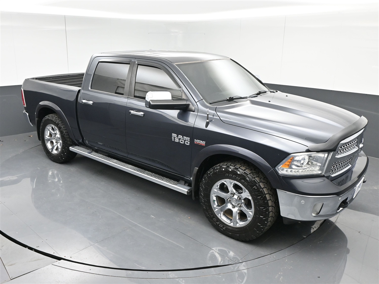 RAM 1500 Laramie Crew Cab SWB 4WD 2016