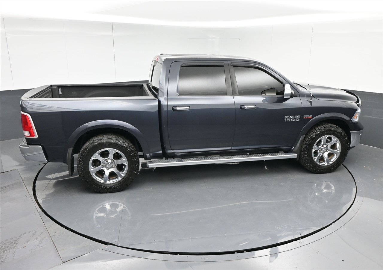 RAM 1500 Laramie Crew Cab SWB 4WD 2016