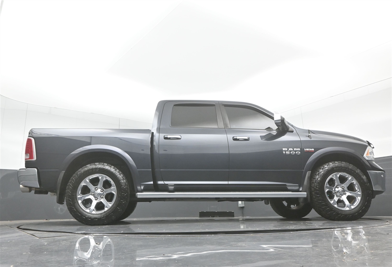 RAM 1500 Laramie Crew Cab SWB 4WD 2016