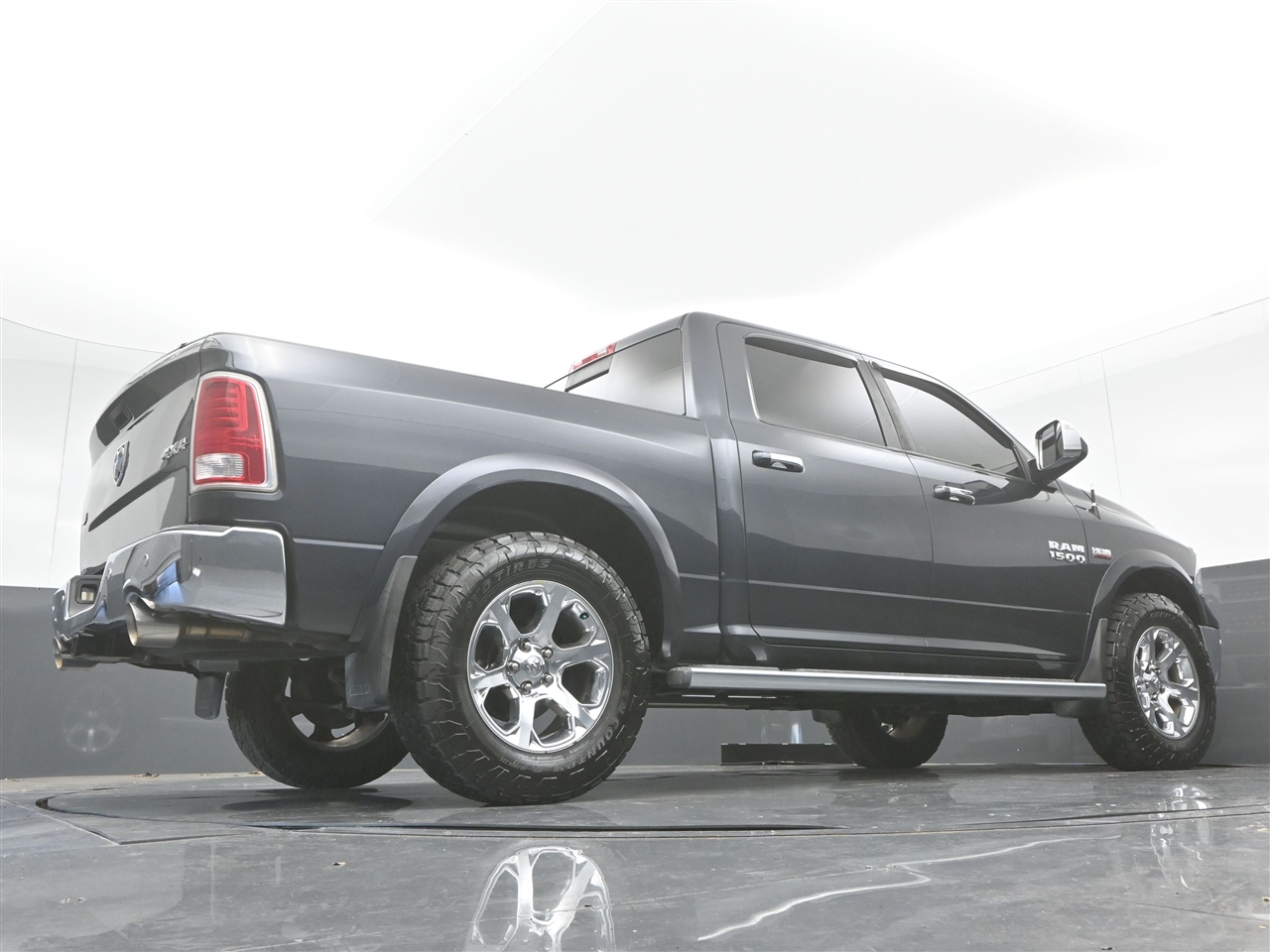 RAM 1500 Laramie Crew Cab SWB 4WD 2016