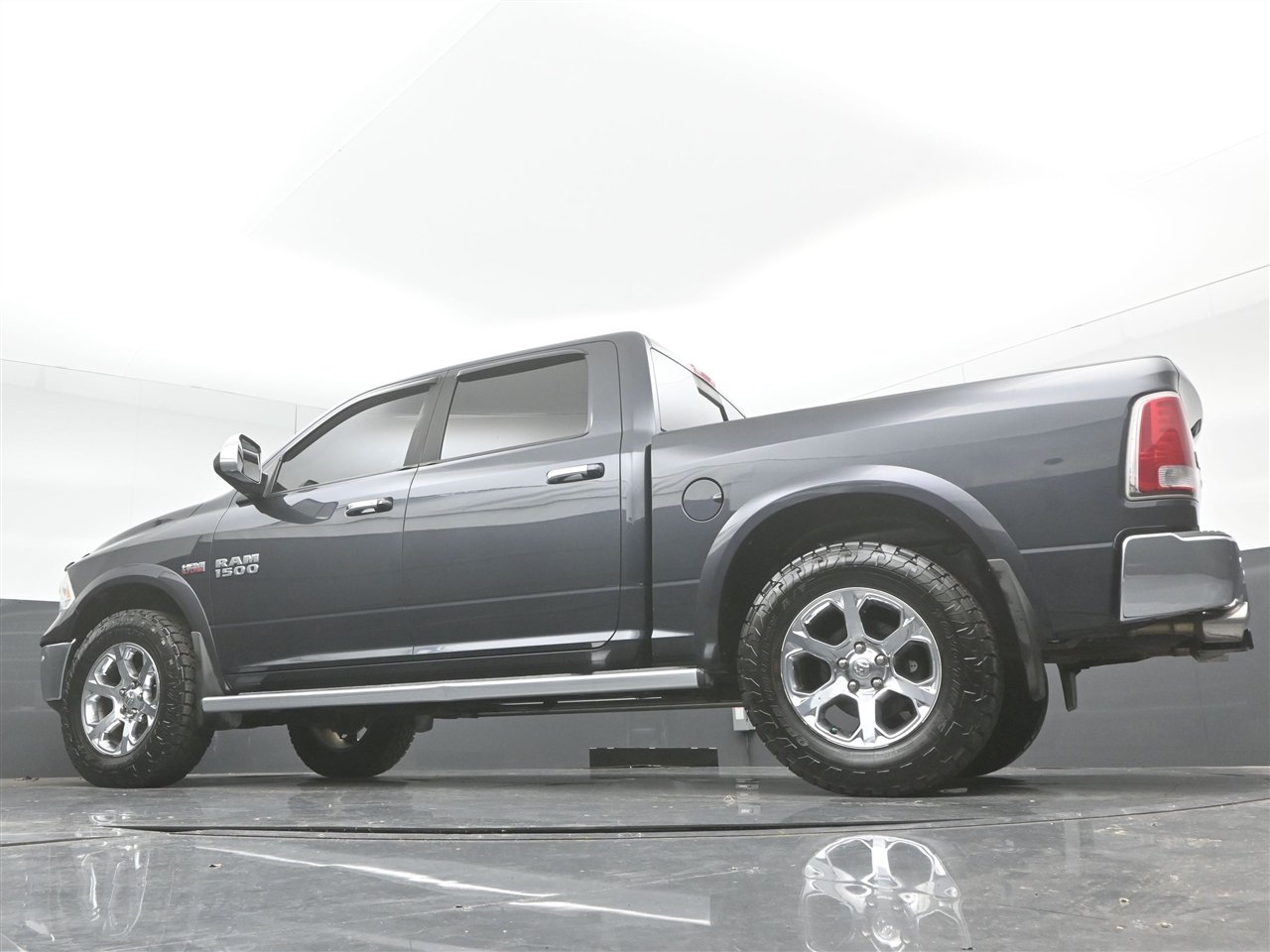 RAM 1500 Laramie Crew Cab SWB 4WD 2016