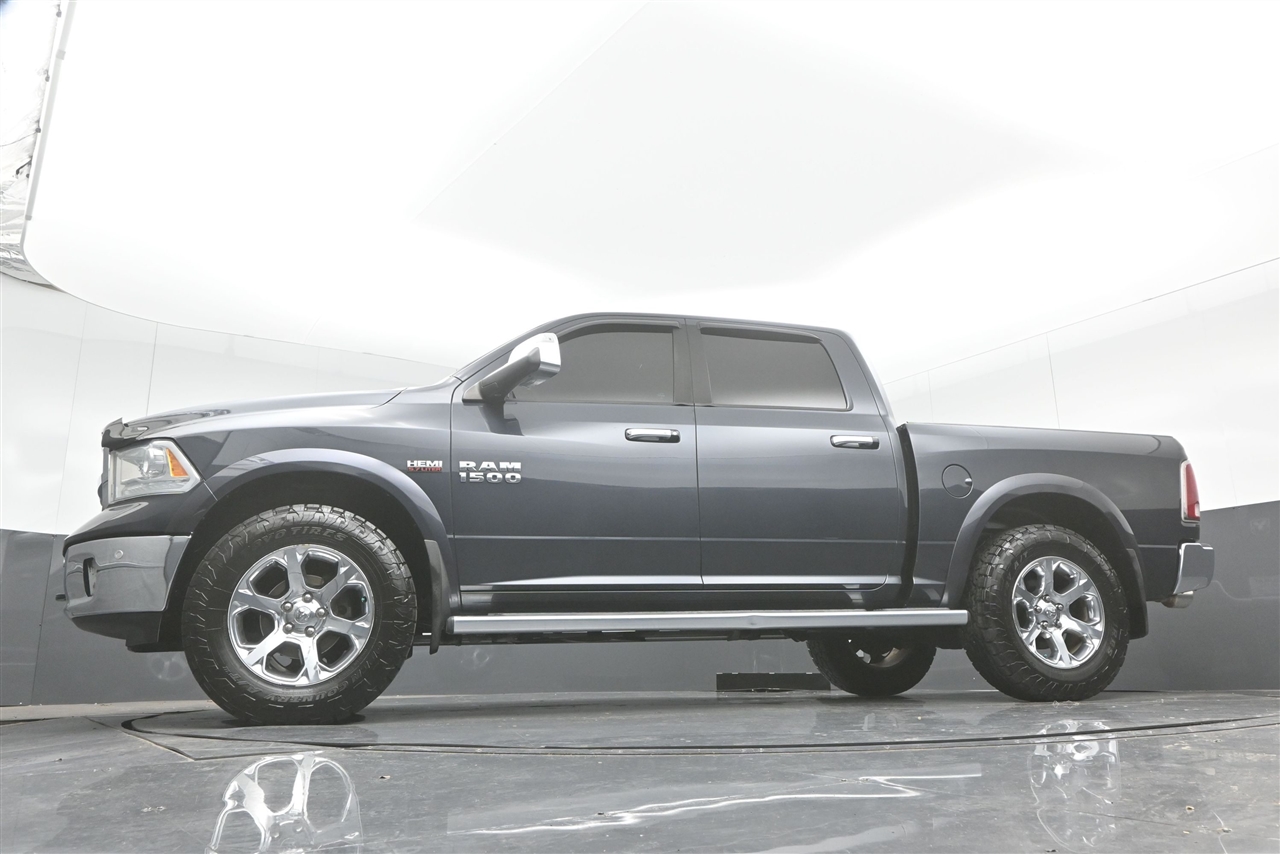 RAM 1500 Laramie Crew Cab SWB 4WD 2016