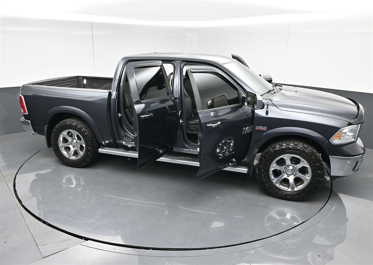 RAM 1500 Laramie Crew Cab SWB 4WD 2016