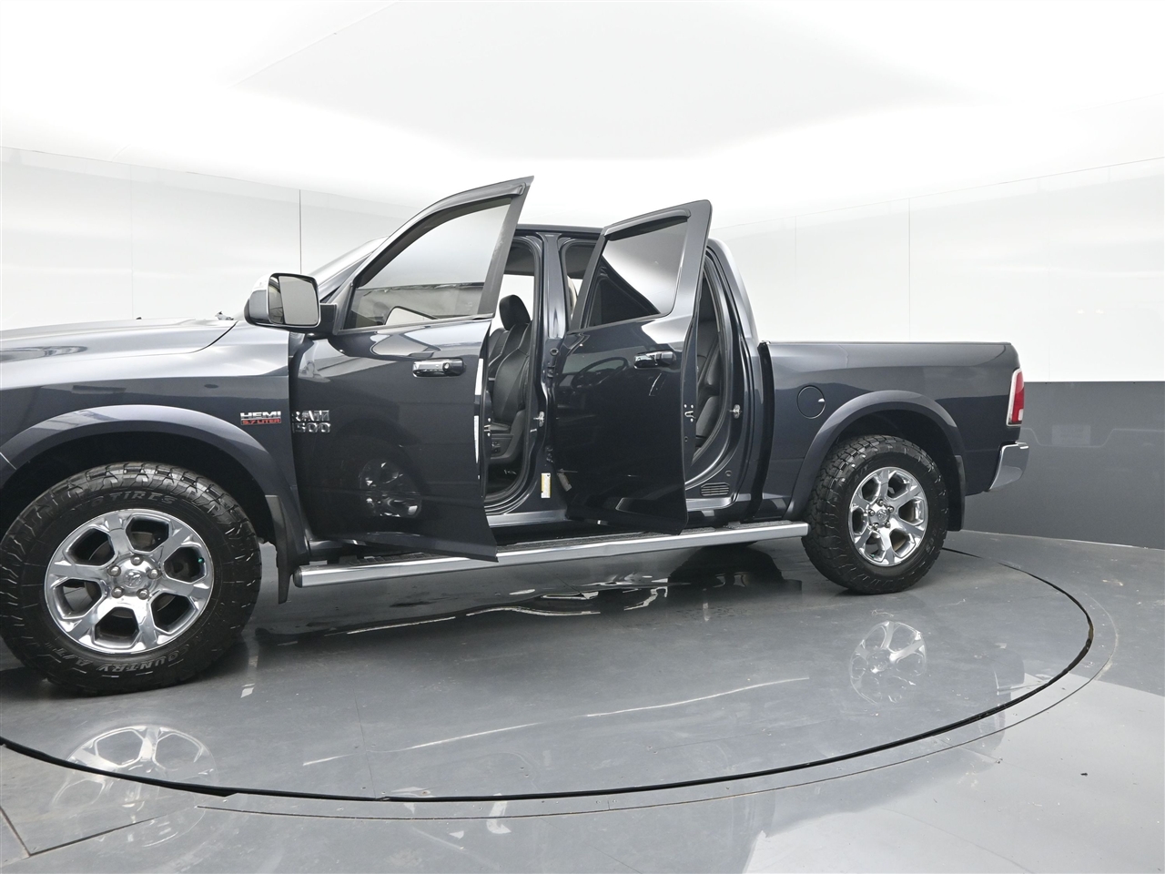 RAM 1500 Laramie Crew Cab SWB 4WD 2016