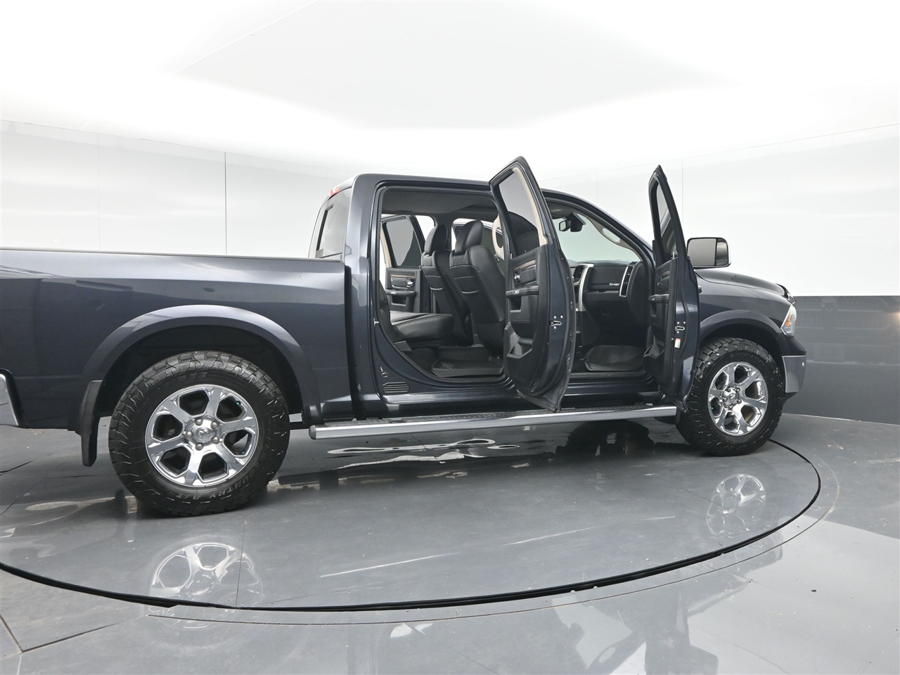 RAM 1500 Laramie Crew Cab SWB 4WD 2016