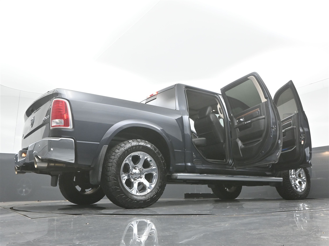 RAM 1500 Laramie Crew Cab SWB 4WD 2016