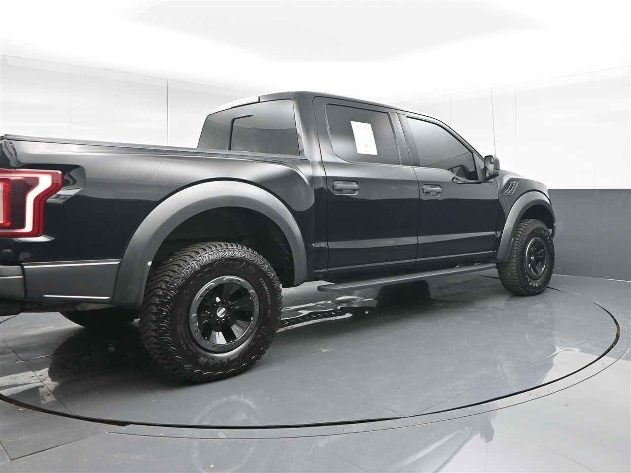 Ford F-150 Raptor SuperCrew 4WD 2017