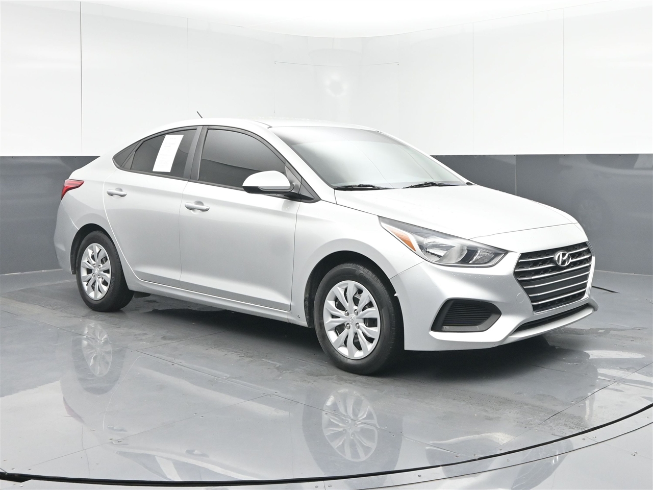2020 Hyundai Accent SE's photo