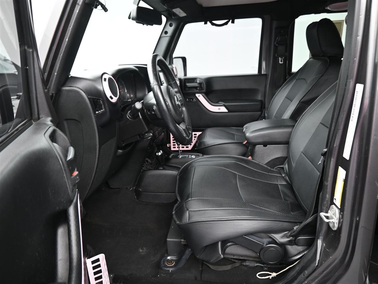 Jeep Wrangler Unlimited Sahara 4WD 2014