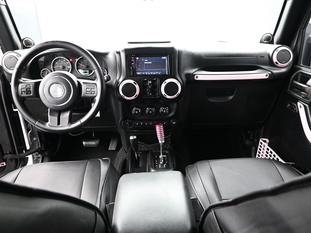 Jeep Wrangler Unlimited Sahara 4WD 2014