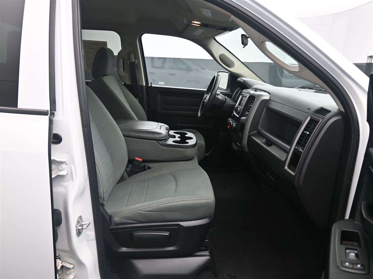 RAM 1500 Tradesman Quad Cab 4WD 2018