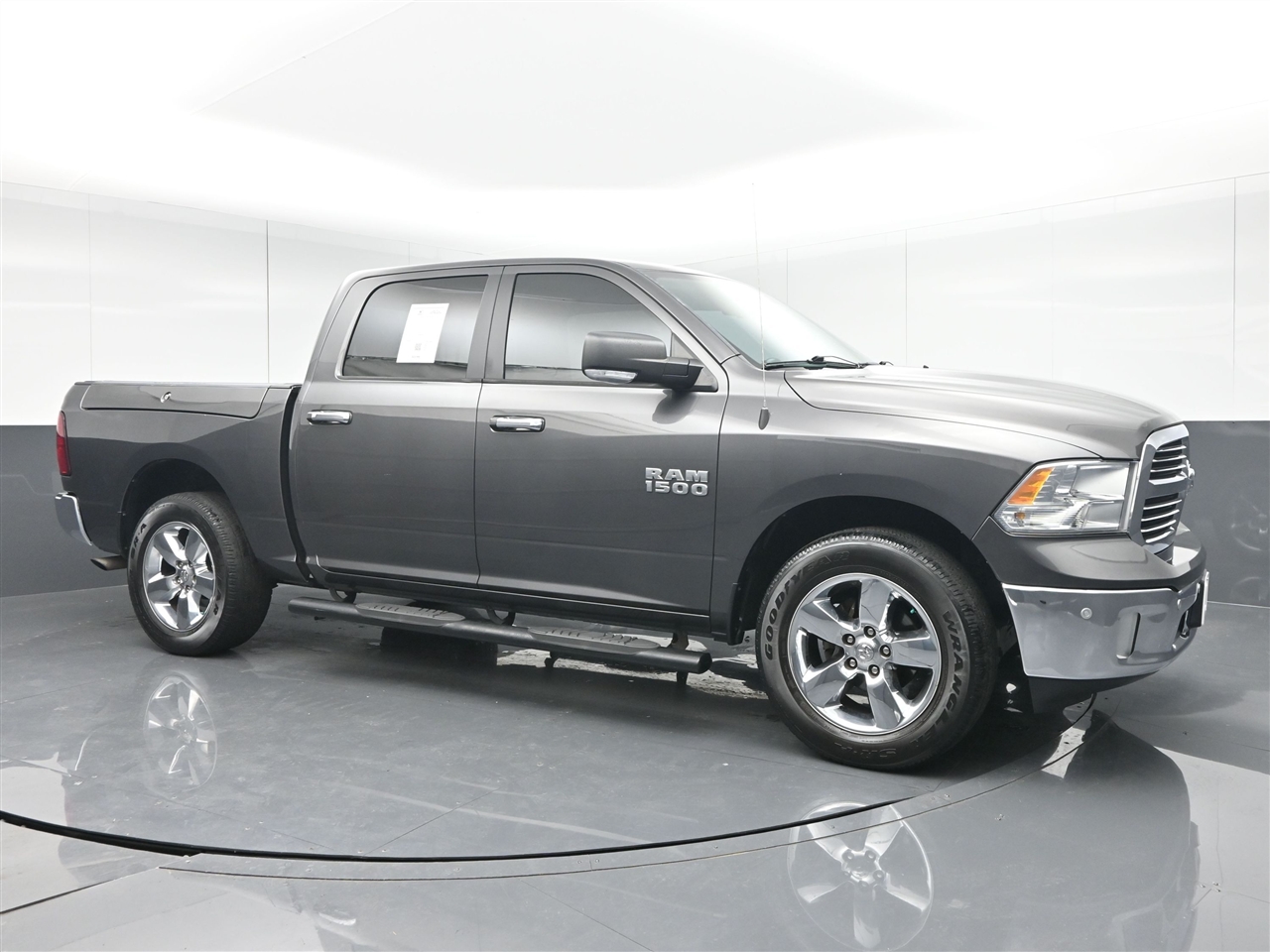 RAM 1500 SLT Crew Cab SWB 4WD 2016