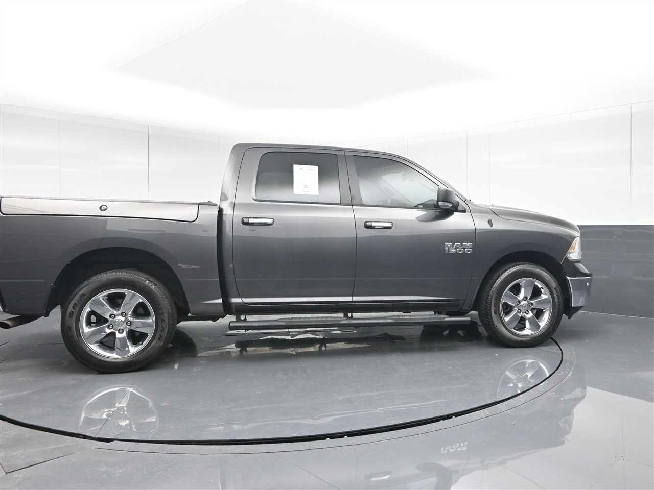 RAM 1500 SLT Crew Cab SWB 4WD 2016