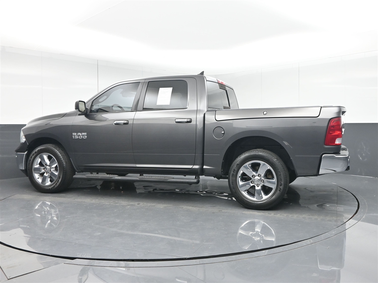 RAM 1500 SLT Crew Cab SWB 4WD 2016