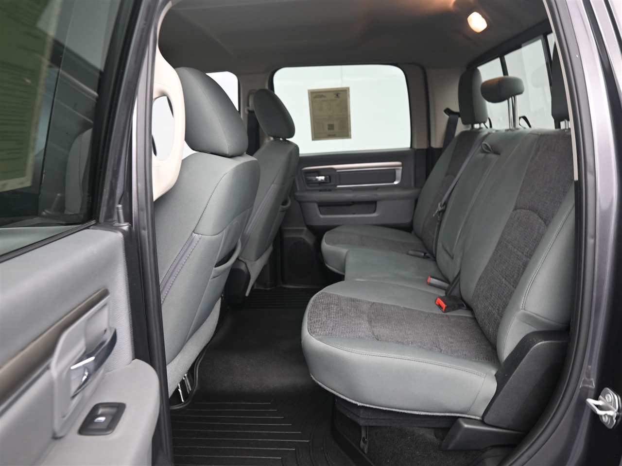 RAM 1500 SLT Crew Cab SWB 4WD 2016