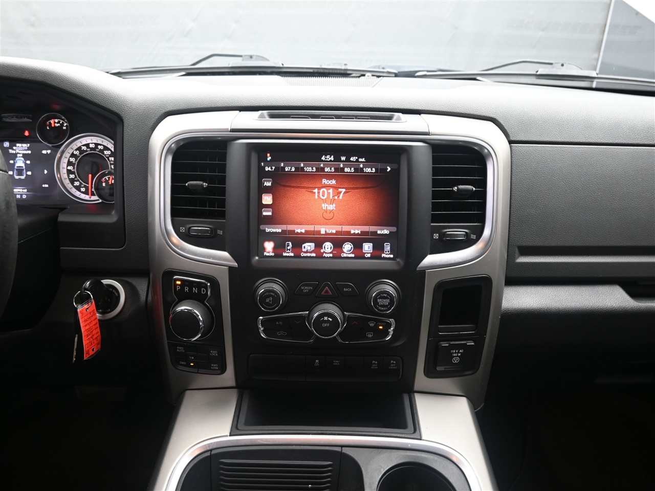 RAM 1500 SLT Crew Cab SWB 4WD 2016