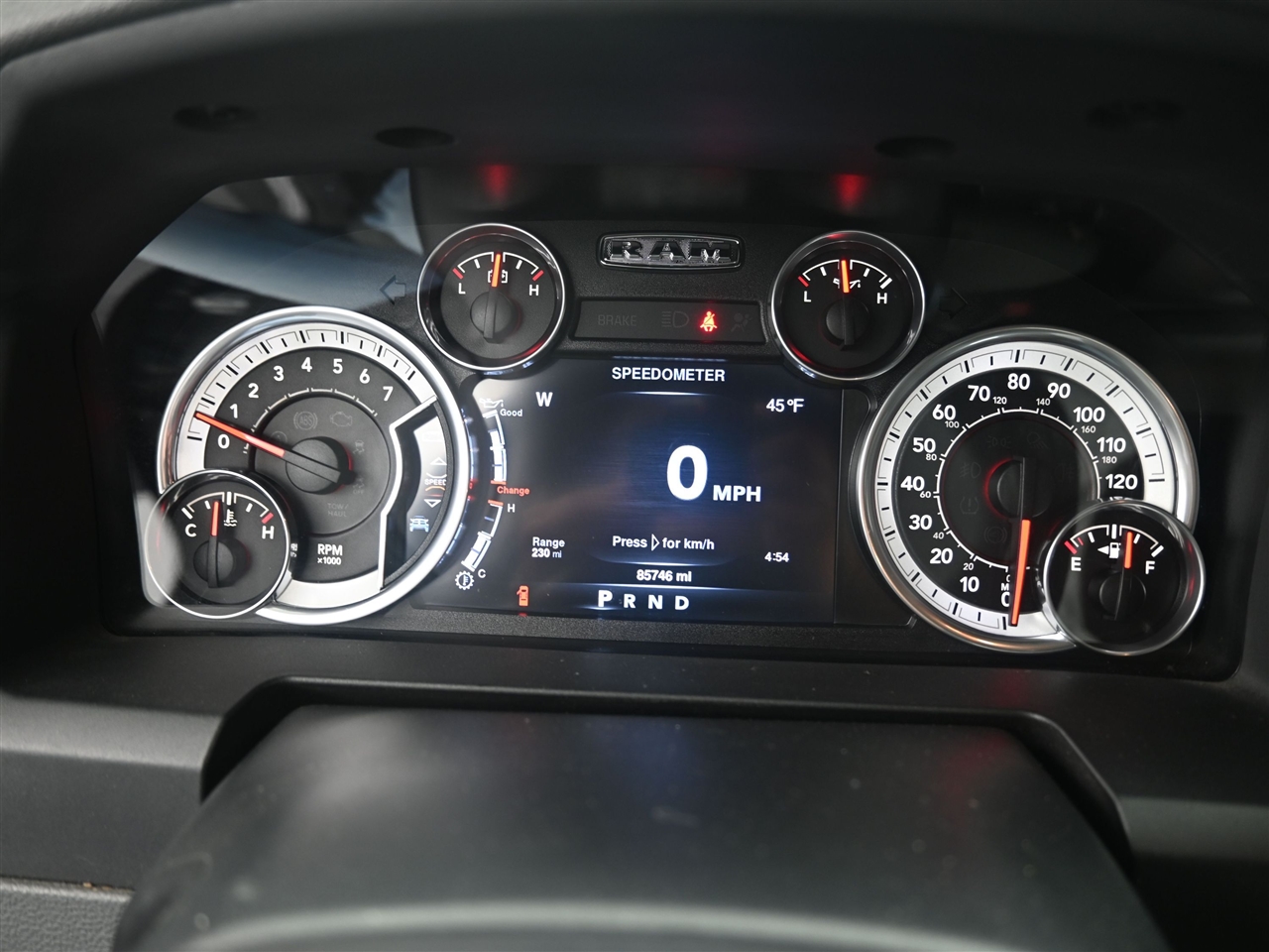 RAM 1500 SLT Crew Cab SWB 4WD 2016