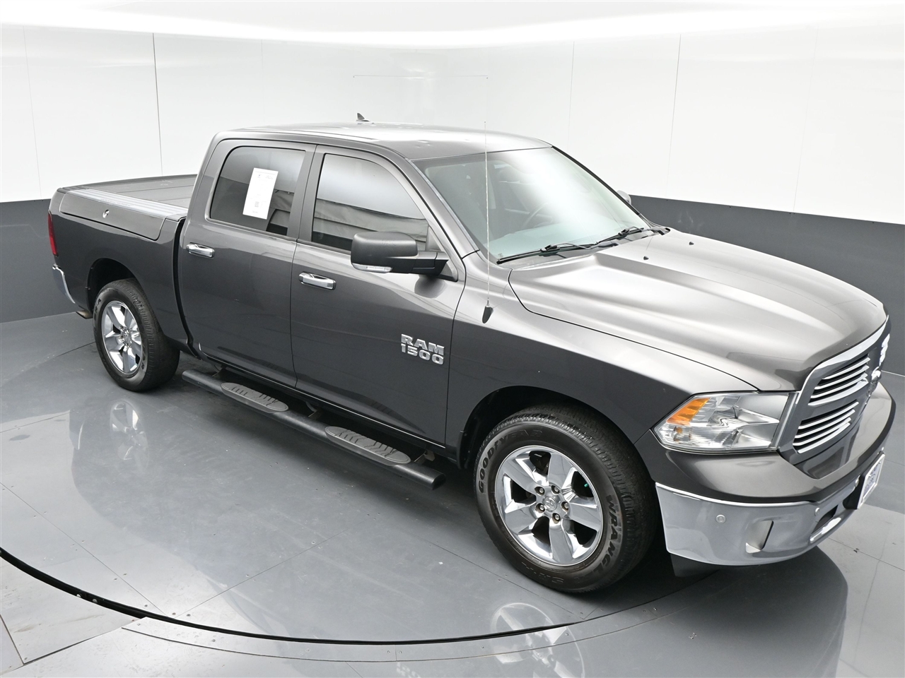 RAM 1500 SLT Crew Cab SWB 4WD 2016