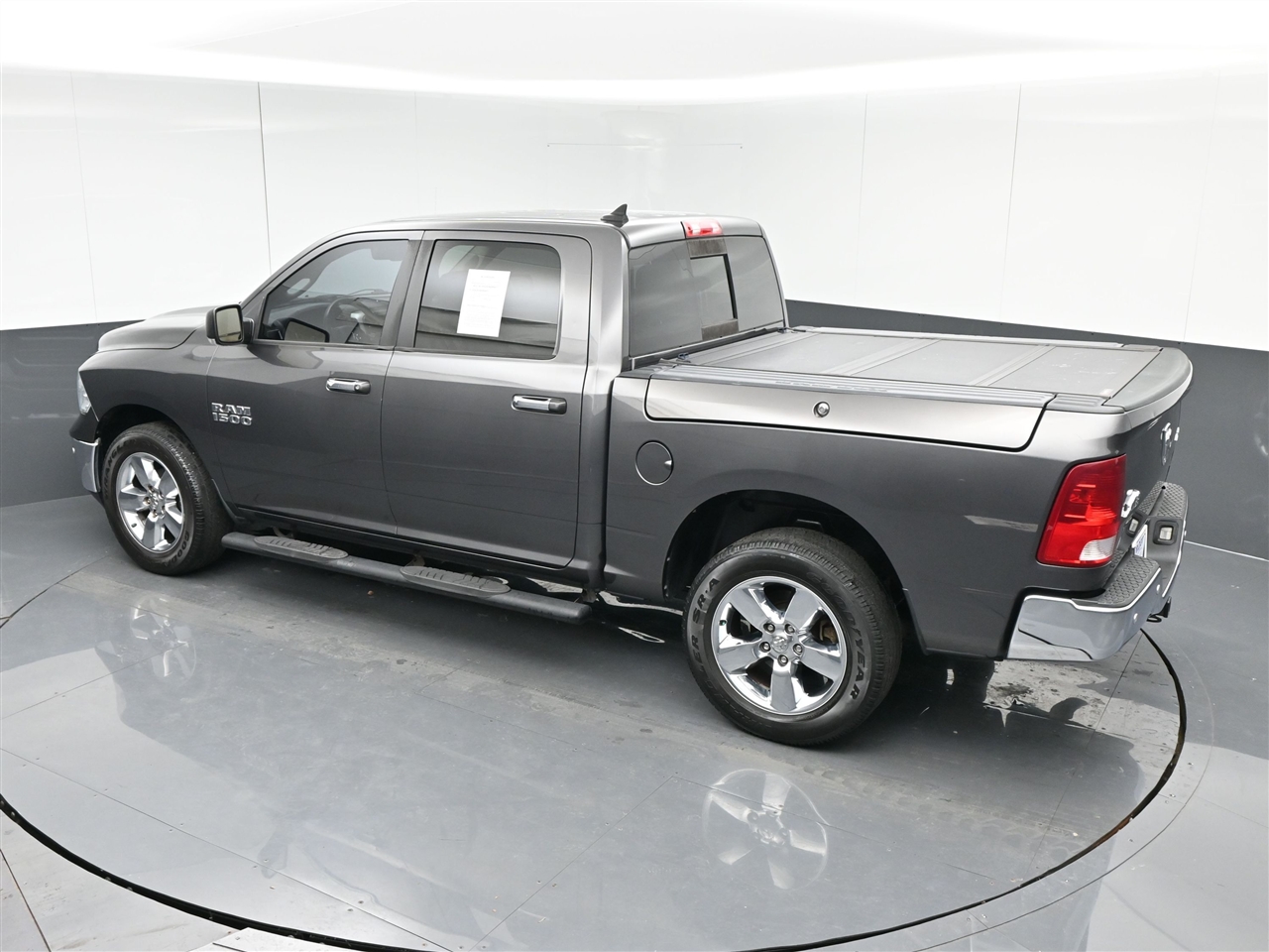 RAM 1500 SLT Crew Cab SWB 4WD 2016