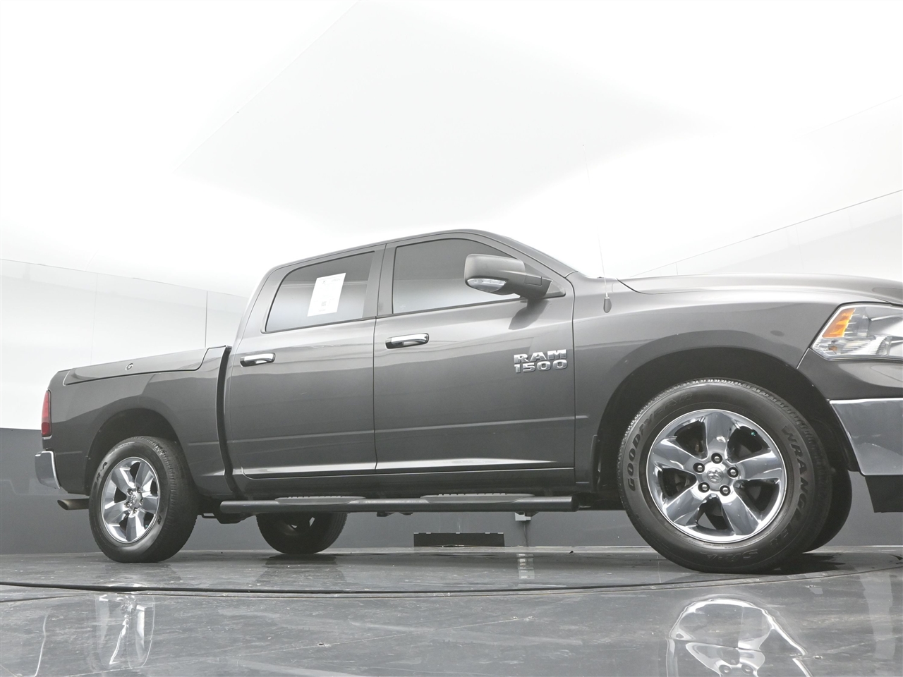RAM 1500 SLT Crew Cab SWB 4WD 2016