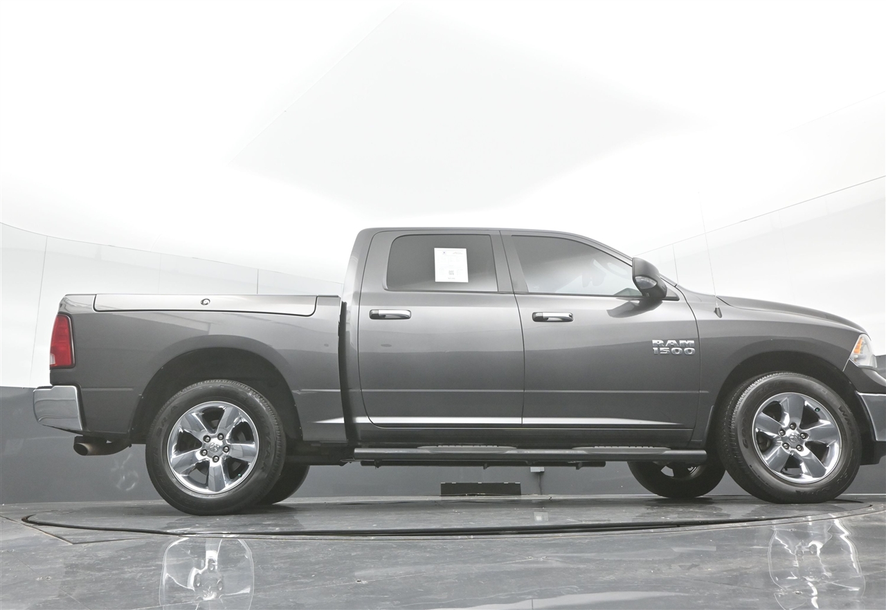 RAM 1500 SLT Crew Cab SWB 4WD 2016