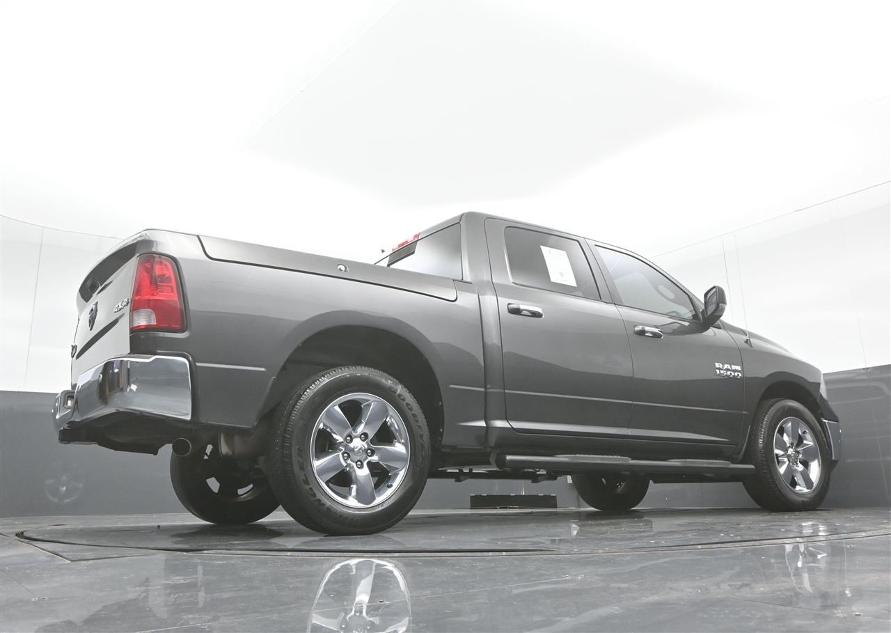 RAM 1500 SLT Crew Cab SWB 4WD 2016
