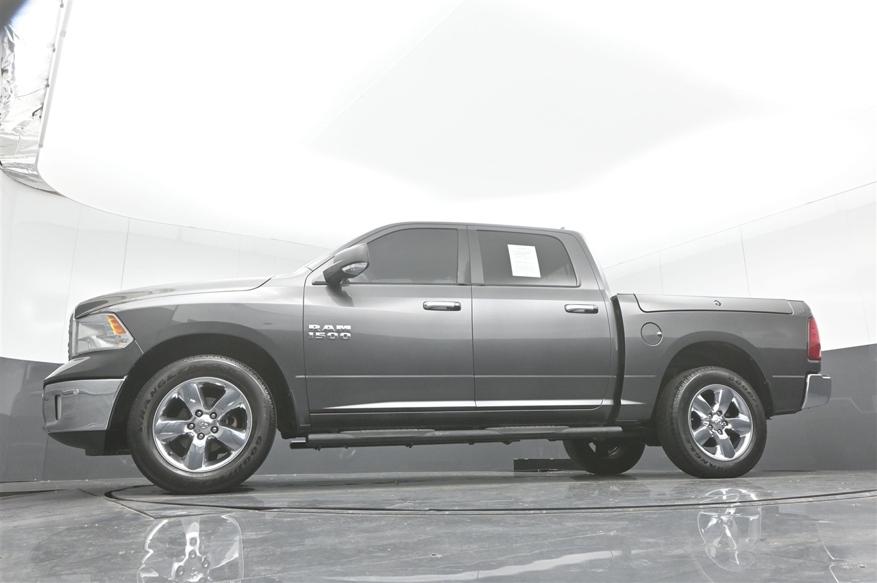 RAM 1500 SLT Crew Cab SWB 4WD 2016