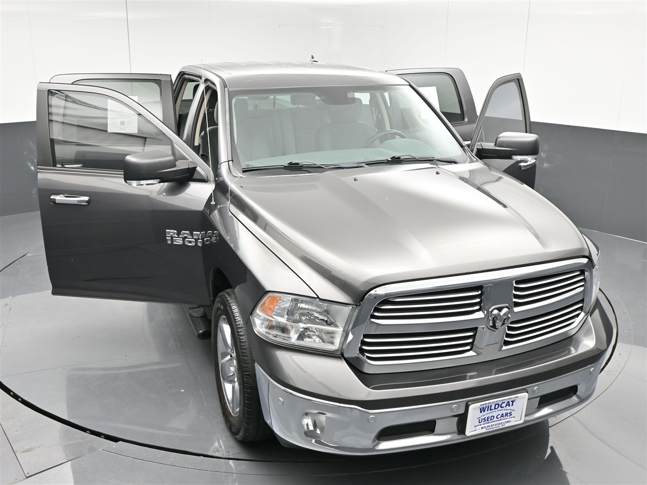 RAM 1500 SLT Crew Cab SWB 4WD 2016