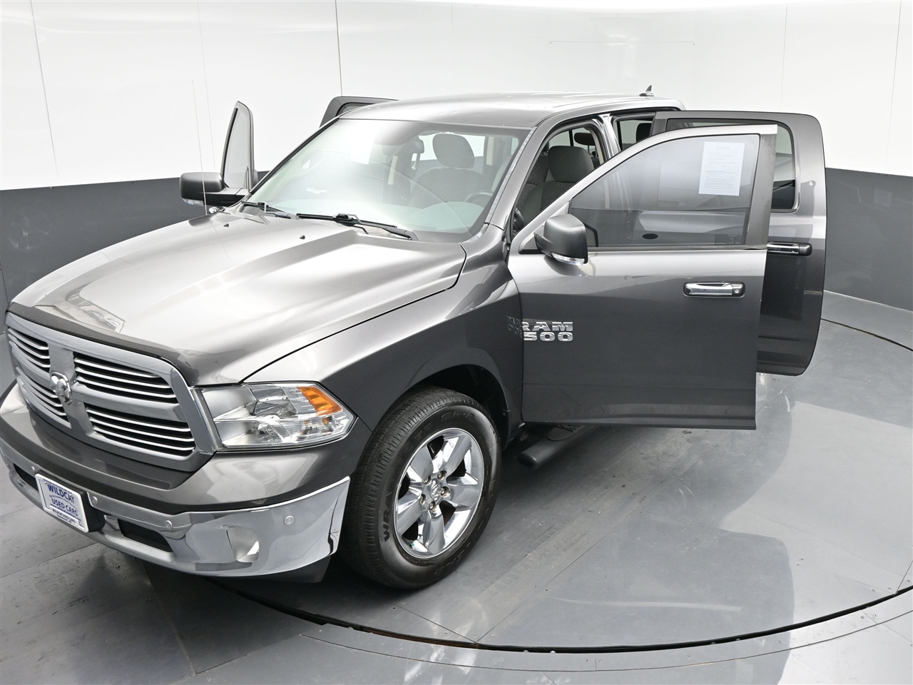 RAM 1500 SLT Crew Cab SWB 4WD 2016