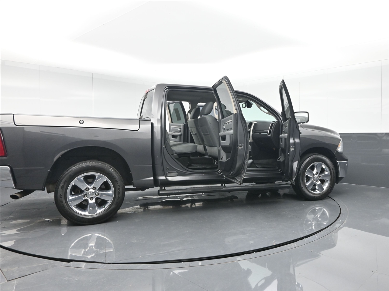 RAM 1500 SLT Crew Cab SWB 4WD 2016