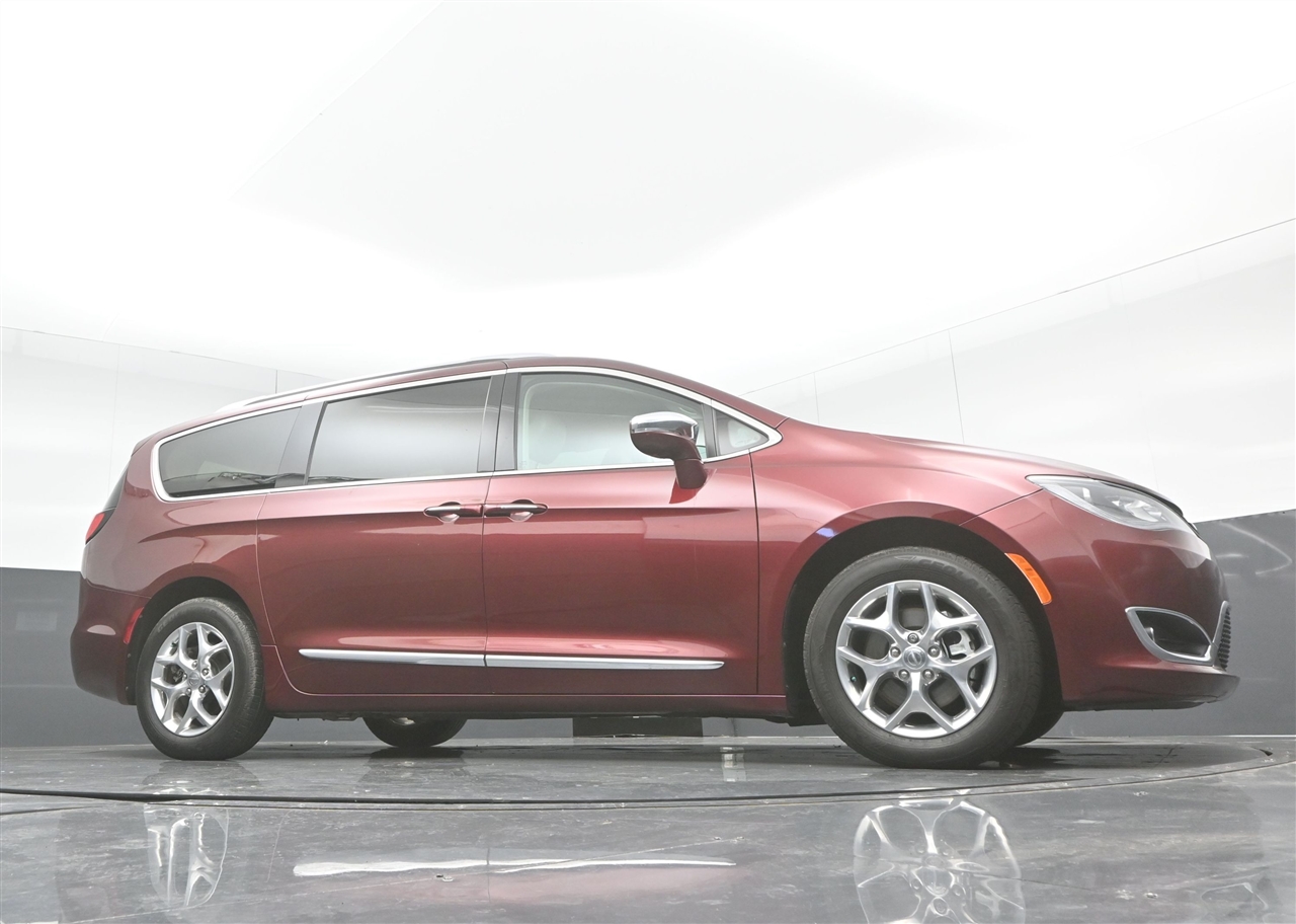 Chrysler Pacifica Limited 2017