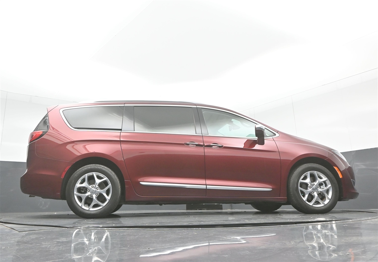 Chrysler Pacifica Limited 2017