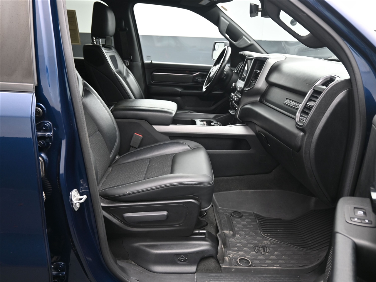 RAM 1500 Big Horn Crew Cab SWB 4WD 2020