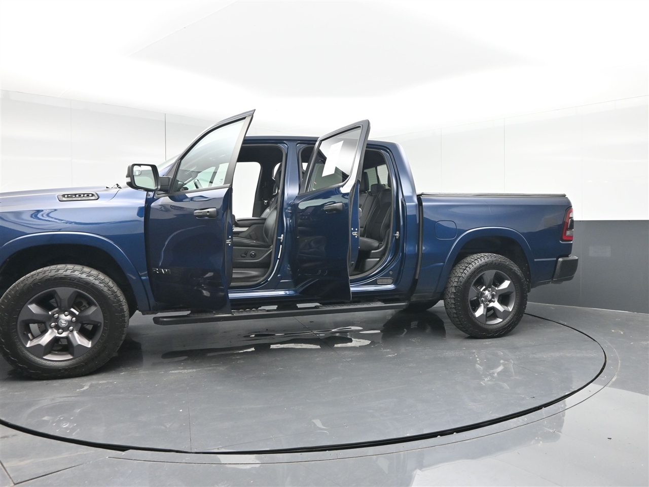 RAM 1500 Big Horn Crew Cab SWB 4WD 2020