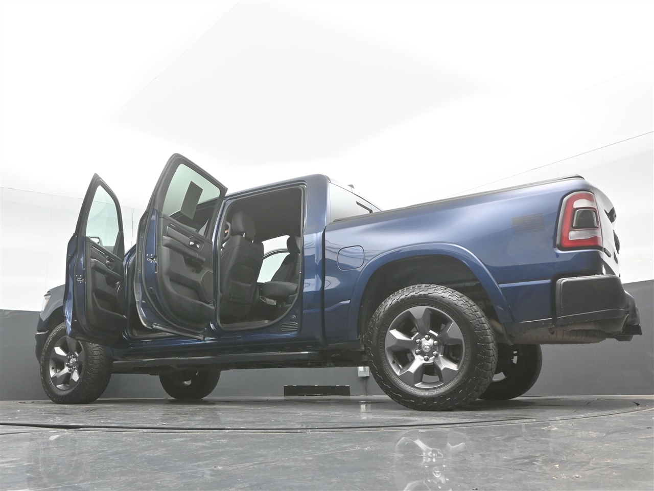 RAM 1500 Big Horn Crew Cab SWB 4WD 2020
