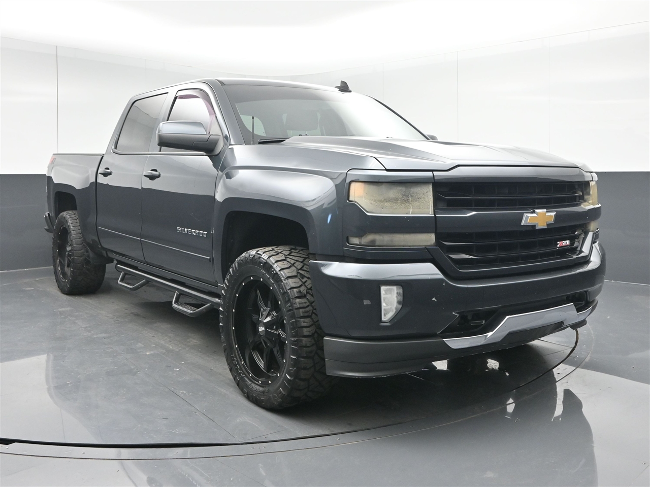 2017 Chevrolet Silverado LT's photo