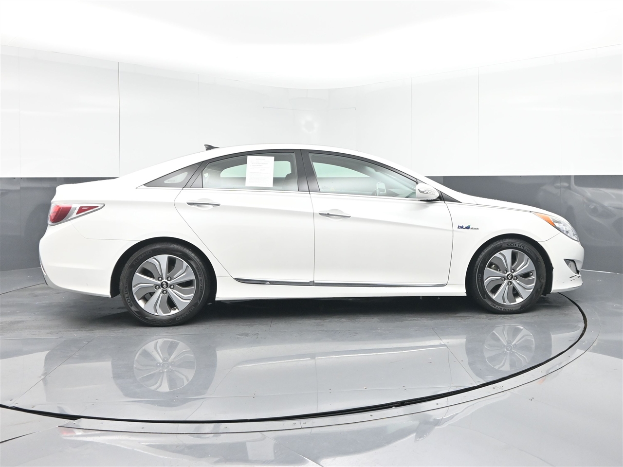 Hyundai Sonata Hybrid Sedan 2013