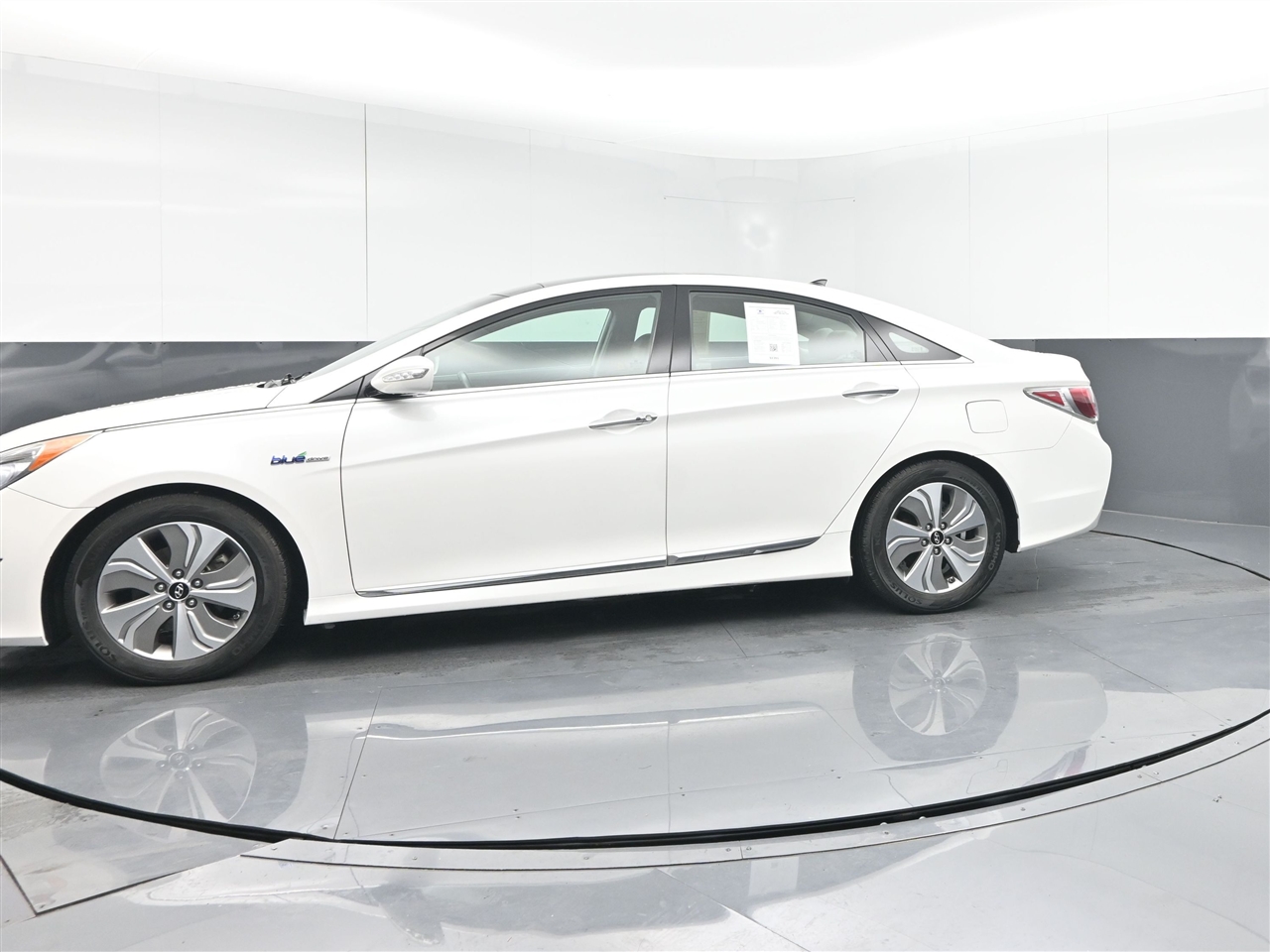 Hyundai Sonata Hybrid Sedan 2013
