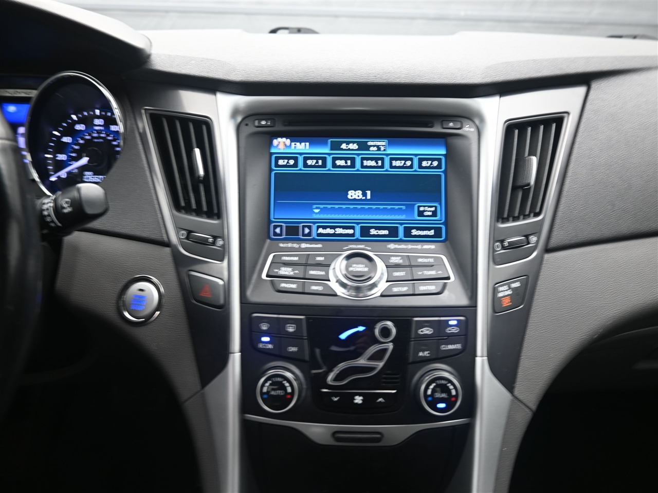 Hyundai Sonata Hybrid Sedan 2013