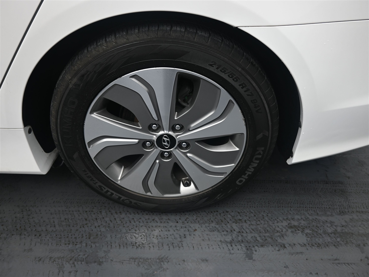 Hyundai Sonata Hybrid Sedan 2013