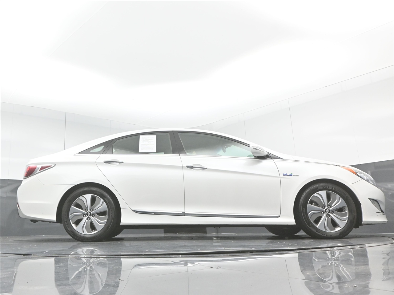 Hyundai Sonata Hybrid Sedan 2013