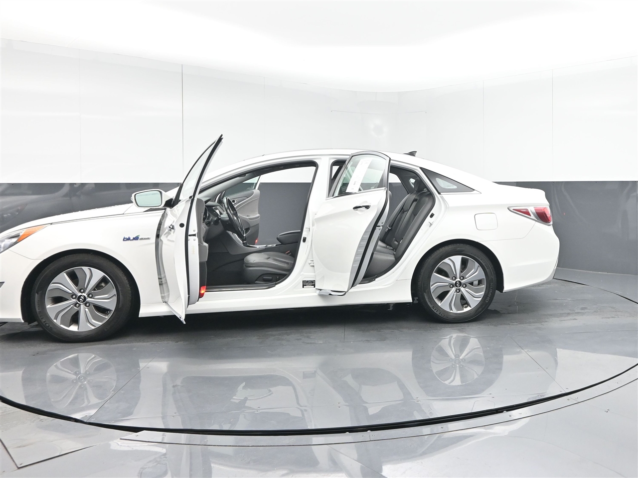 Hyundai Sonata Hybrid Sedan 2013