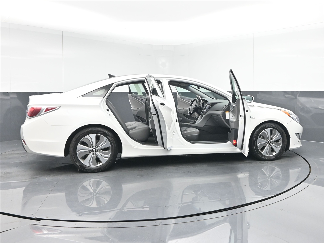 Hyundai Sonata Hybrid Sedan 2013